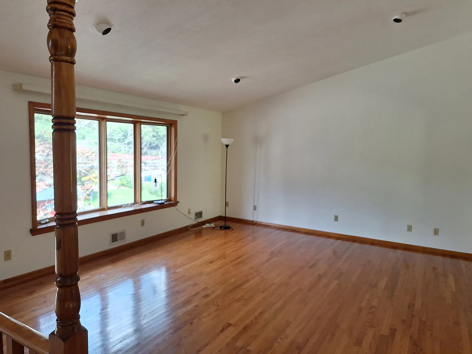 4 bed, 2.5 bath, 2247 sqft, $2,400 — Photo 3