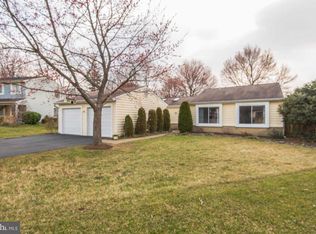 352 Hillwood Ct, Herndon, VA 20170