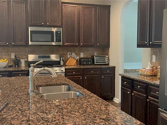 4th image of 1301 Rose Terrace Cir
