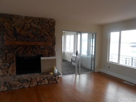 4th image of 2704 Lakeshore Blvd