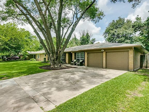 2nd image of 1401 Churchill Dr