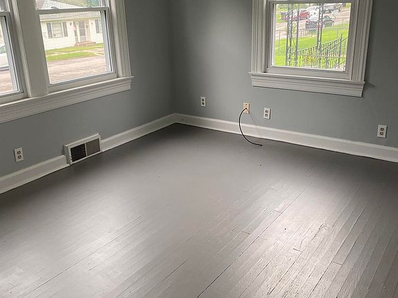 4th image of 404 Southampton Ave
