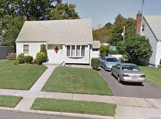 1010 Park Ln E, Franklin Square, NY 11010