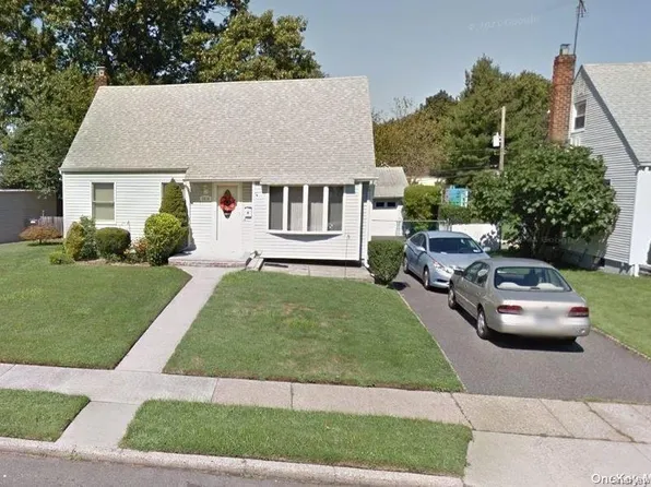 1010 Park Lane, Franklin Square, NY 11010