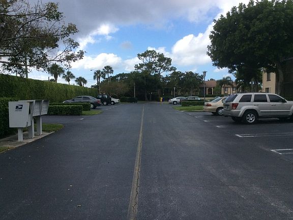 4th image of 629 Sea Pine Way APT F1