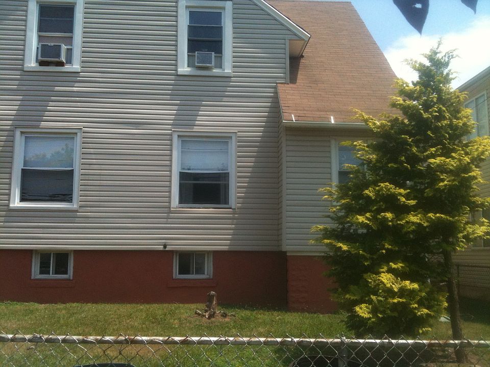 1st image of 31 Maple Pkwy #2