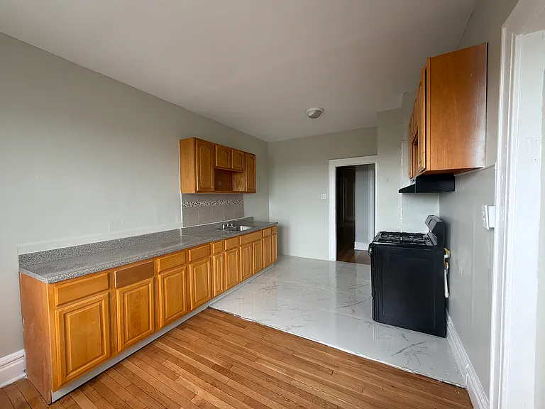 241-243 Roseville Ave #501 — Photo 4