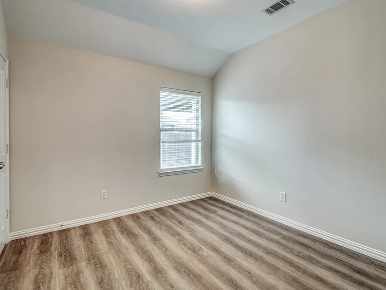2100 Willow Creek Dr — Photo 16