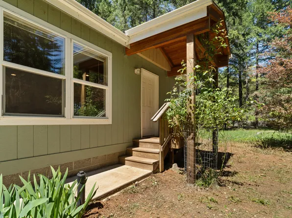 543 Pinewood Way, Cave Junction, OR 97523