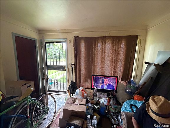 3rd image of 18184 Kentfield St