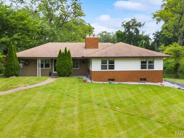 1 Debby Ln, Belleville, IL 62223