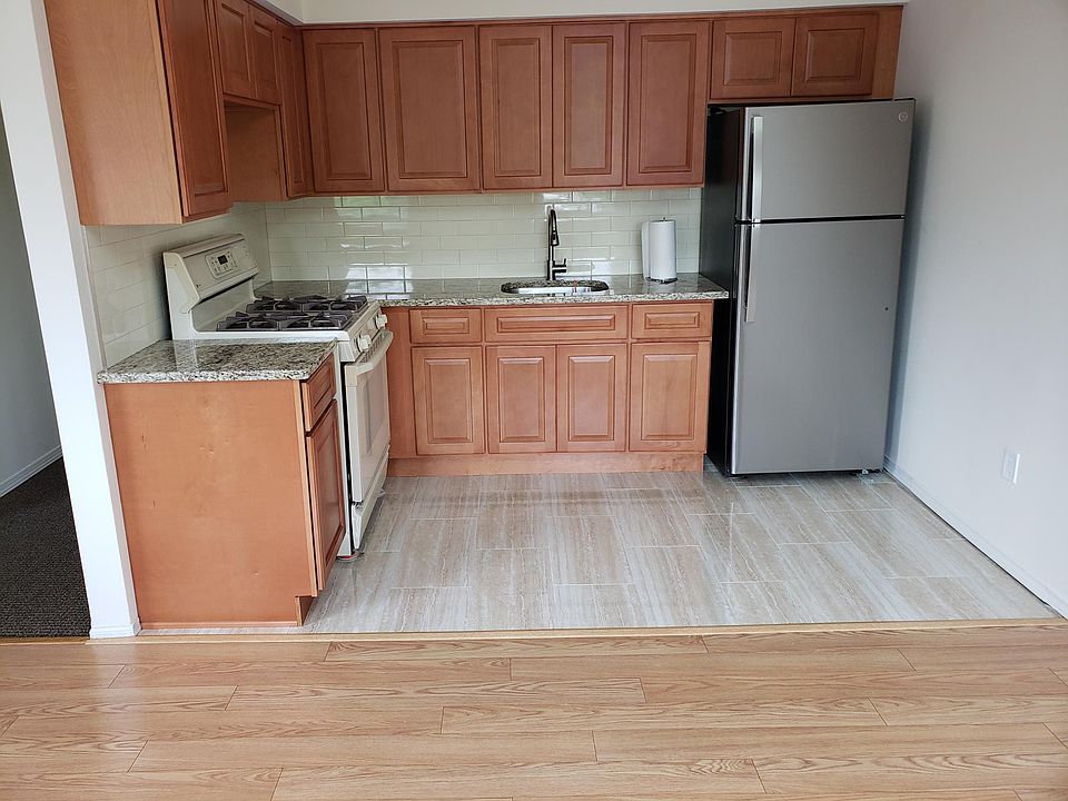1st image of 21 Atmore Pl Floor 2