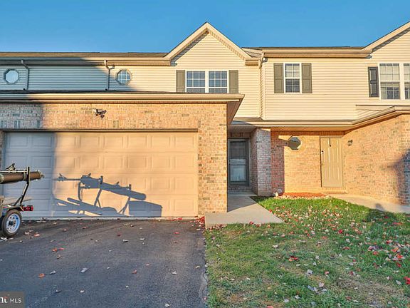 3rd image of 2555 Gillian Ln