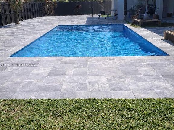 4th image of 960 Rutherford Ln