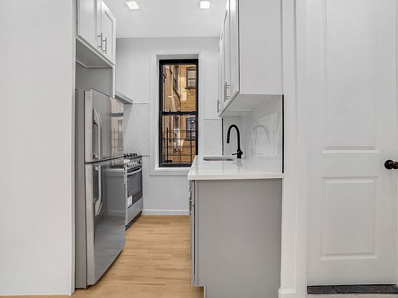 5th image of 309 W 99th St #C5