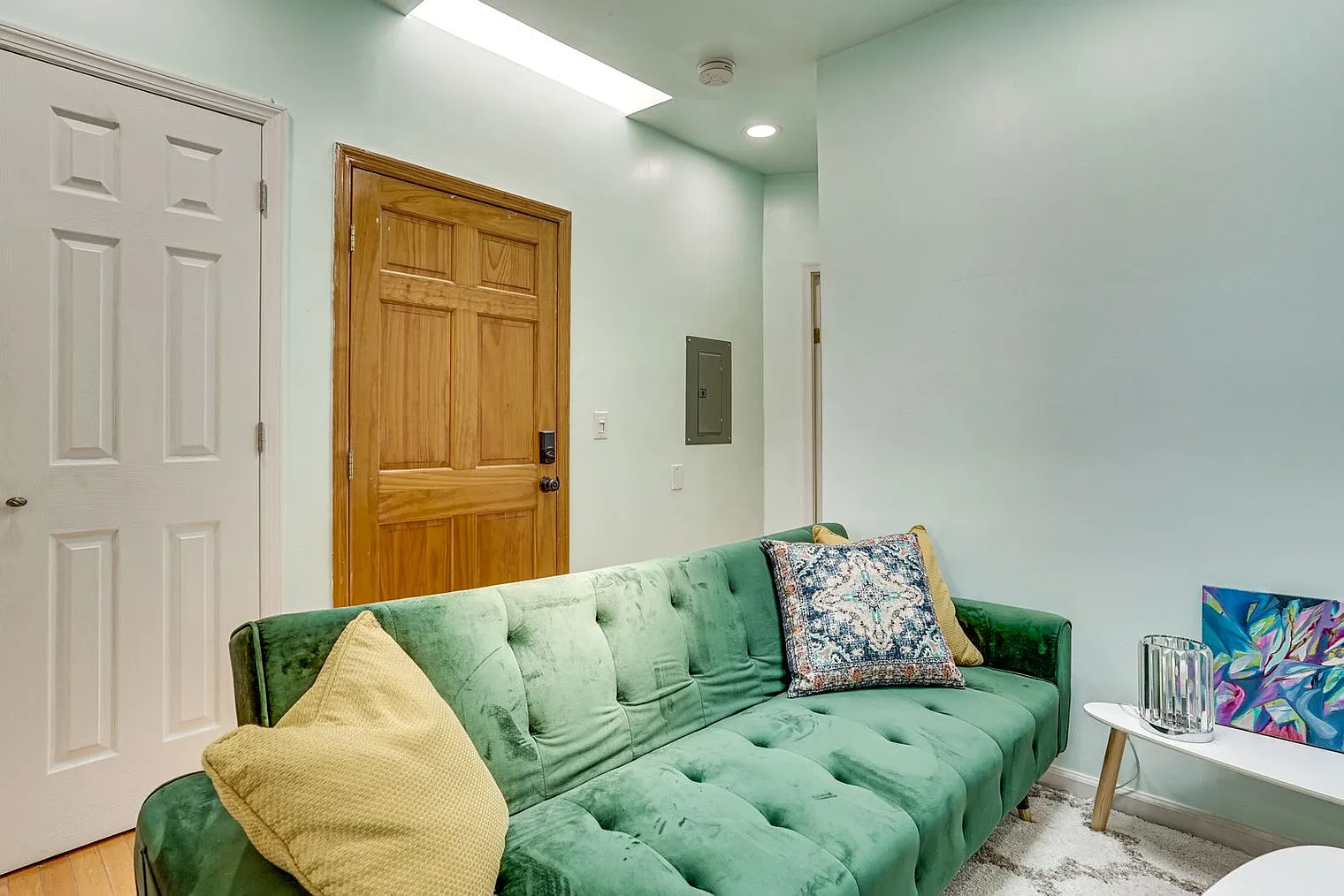 1 bed, 1.0 bath, 592 sqft, $2,482 — Photo 2