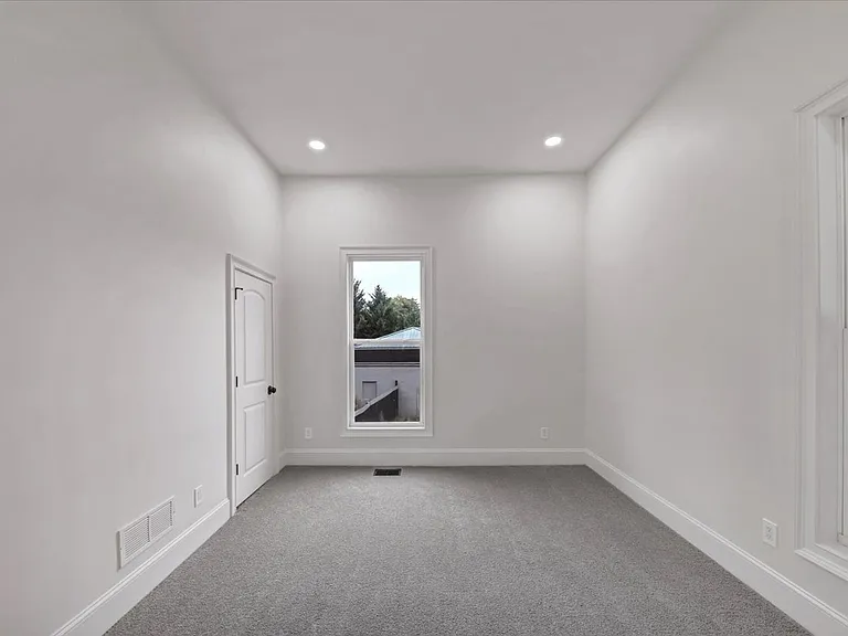 212 S Broad St SW — Photo 8