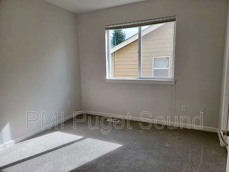 576 Mount Baker Pl NE — Photo 13