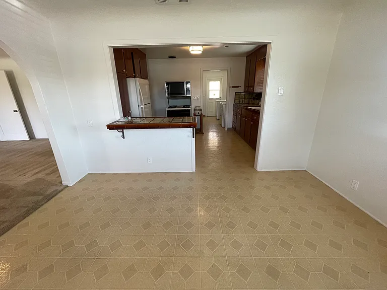 14157 Euclid Ave — Photo 8