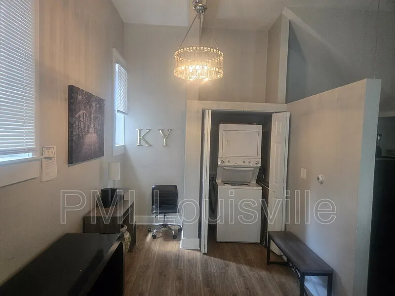 1156 S Brook St — Photo 2