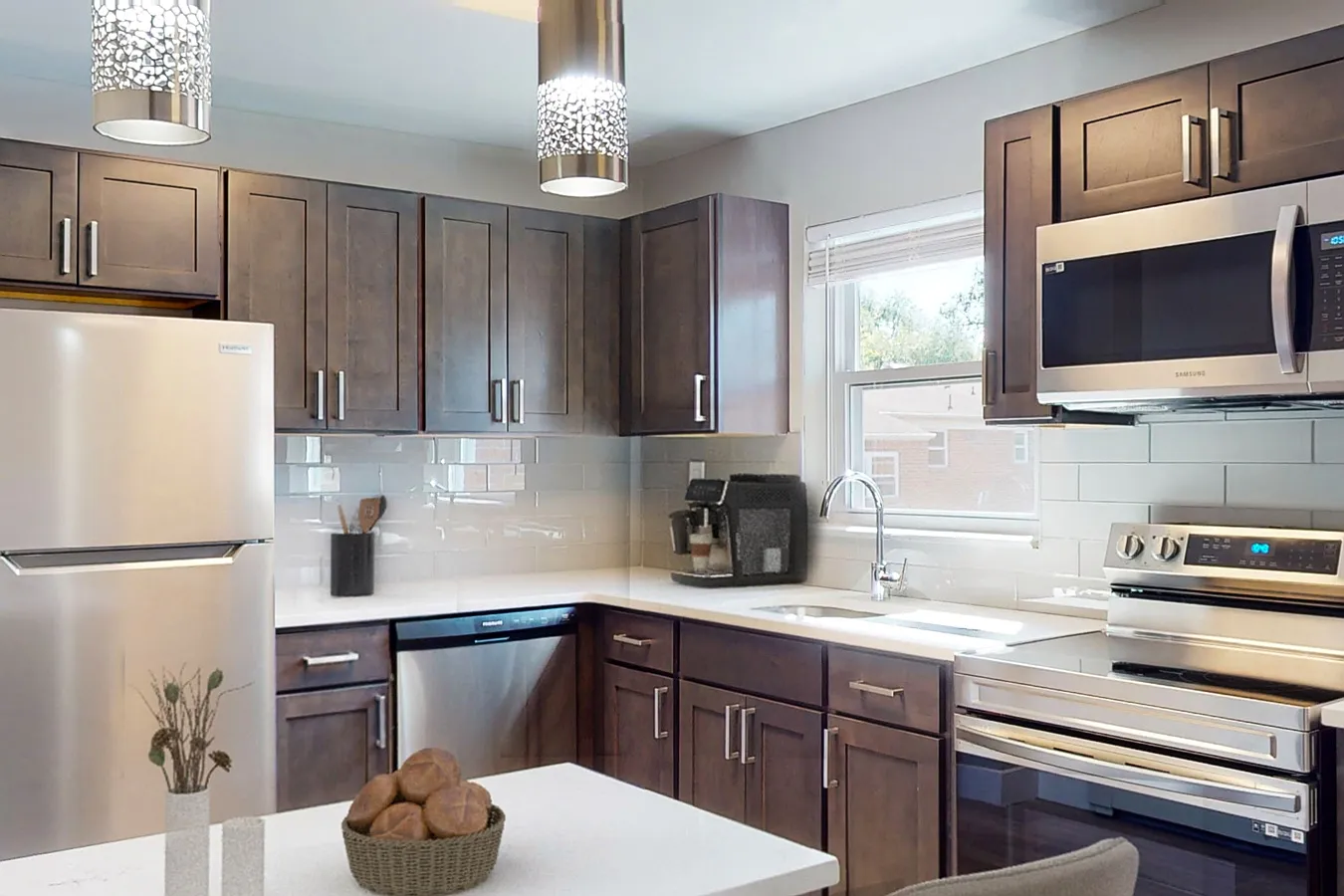 West Park Manor — Photo 1