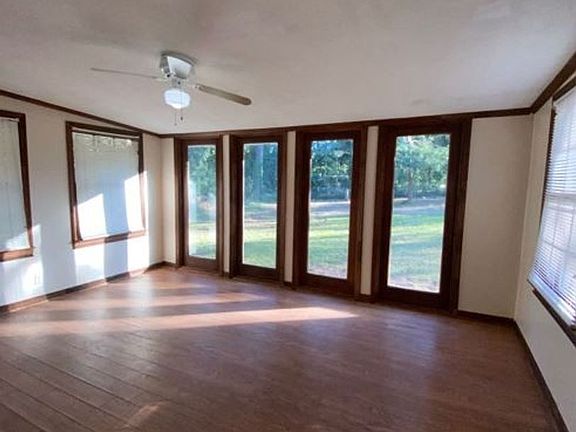 5th image of 3090 Susan Ct