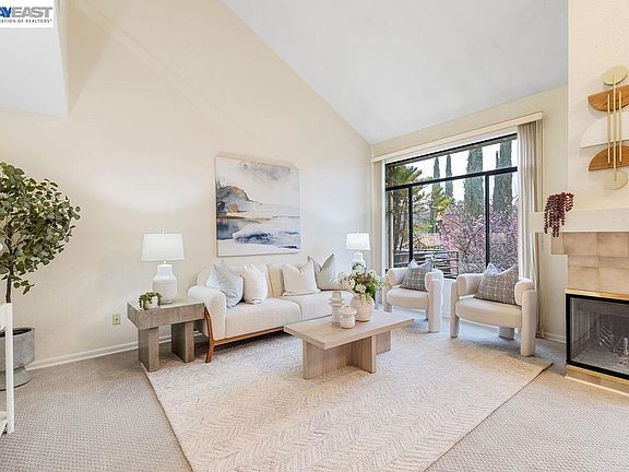 3rd image of 711 Lakemont Pl Unit 4