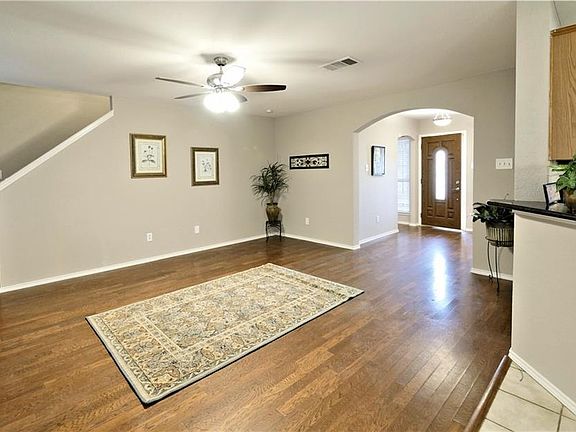 3rd image of 324 Ashley Oak Ln