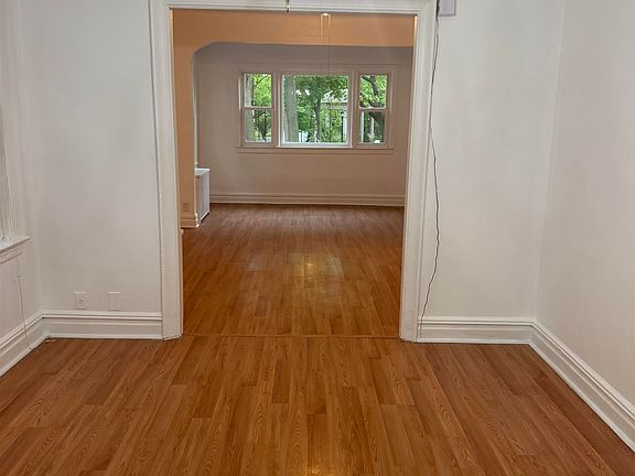 5th image of 187 W 48th St
