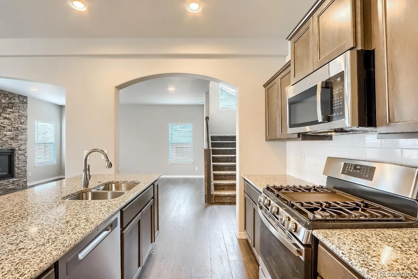 4 bed, 2.5 bath, 2782 sqft, $2,800 — Photo 4