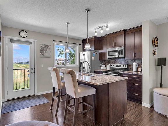 3rd image of 401 W Copperpond Lndg SE