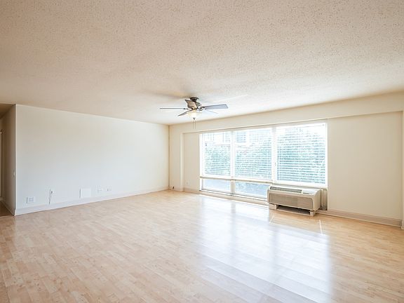 2nd image of 1115 S Plymouth Ct APT 605
