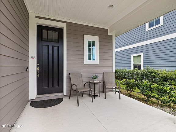 4th image of 212 FOXCROSS Avenue