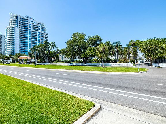 2nd image of 3325 Bayshore Blvd Unit E32