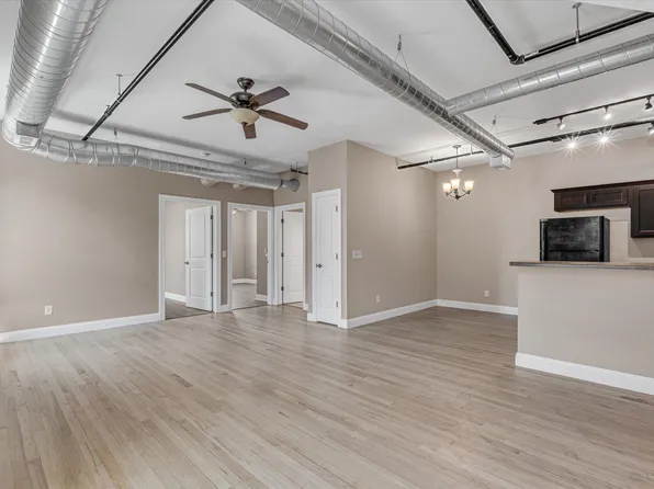 400 N Main St, Davenport, IA