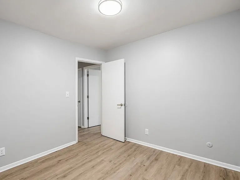 552 Riverview Dr #F — Photo 12