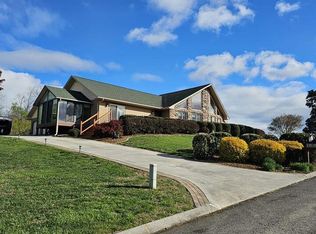 506 Riverchase Ln, Dandridge, TN 37725