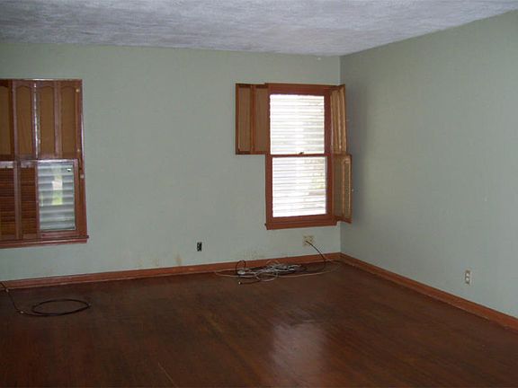 3rd image of 3537 Monterrey St