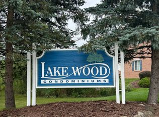 S77W19253 Lakewood Dr, Muskego, WI 53150