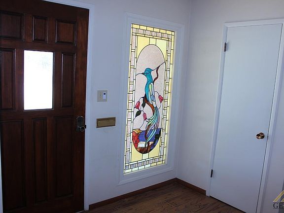 5th image of 585 Acacia Ave