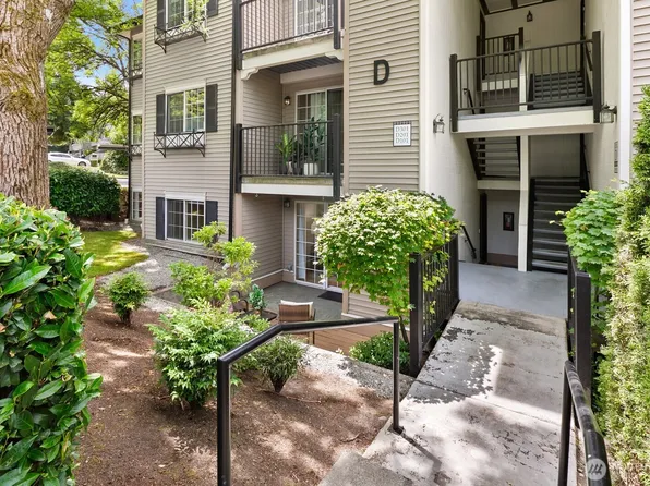 215 9th Street #D101, Kirkland, WA 98033