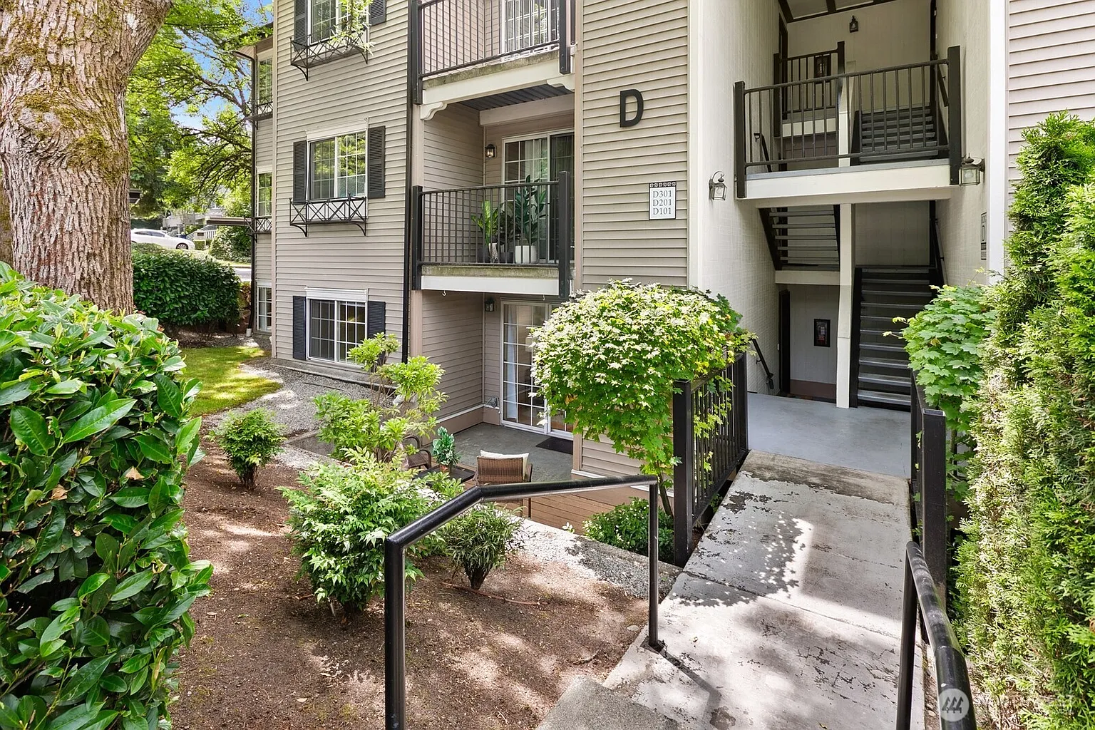 215 9th Street #D101 photo 1
