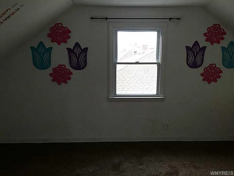 31 Addison Ave — Photo 3