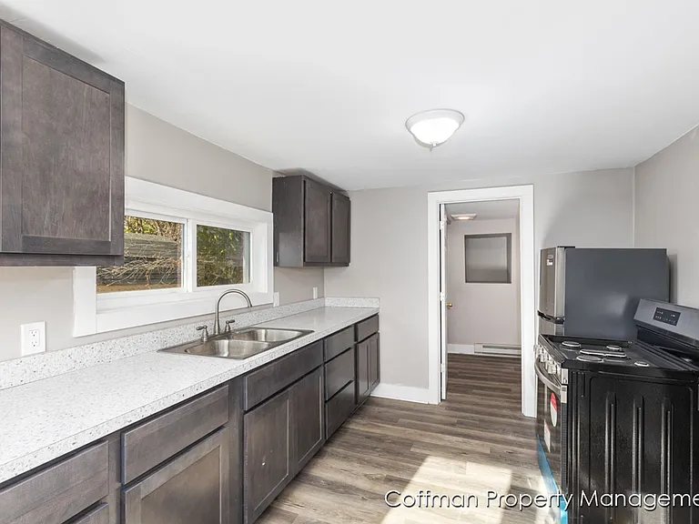 2065 Johanna Ave SW — Photo 6