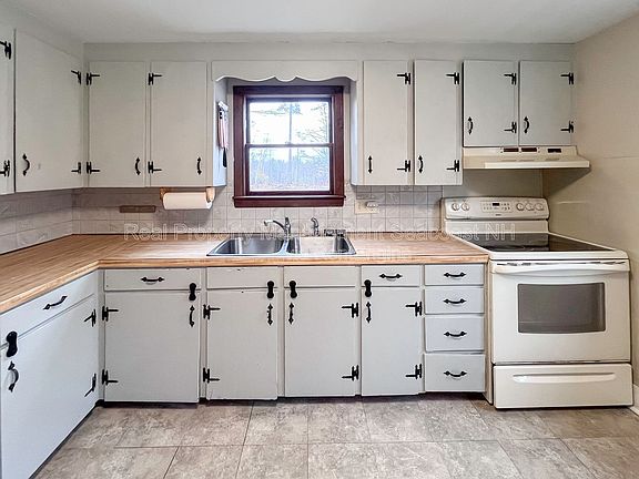 2nd image of 241 Mallego Rd