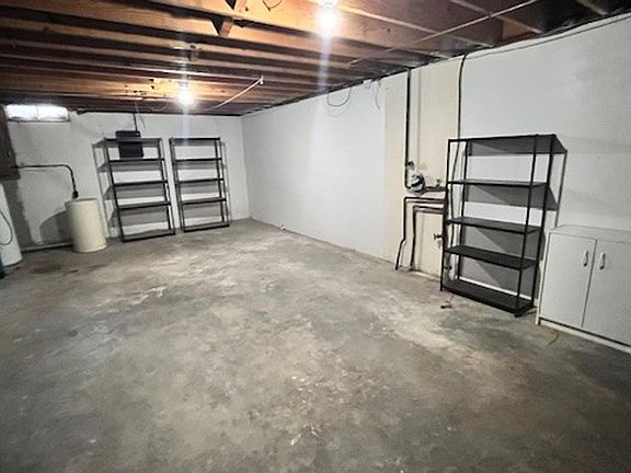 3rd image of 1109 Joyce St