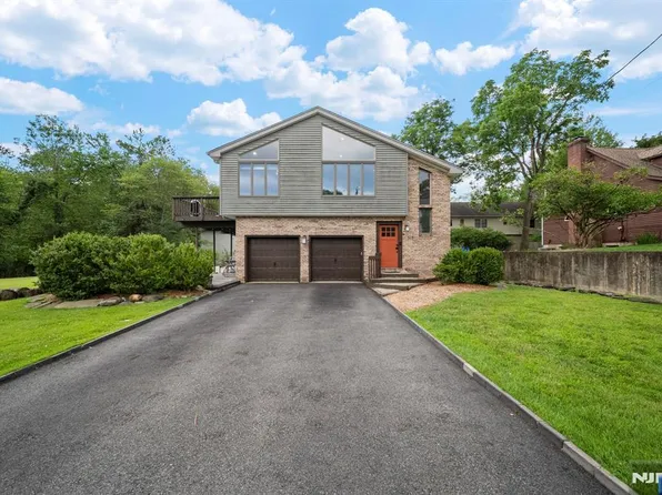 115 Zotti Ave, Old Tappan, NJ 07675
