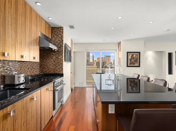 370 East 76th Street B1705 image 1 of 13