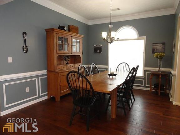 3rd image of 390 Crescent Dr