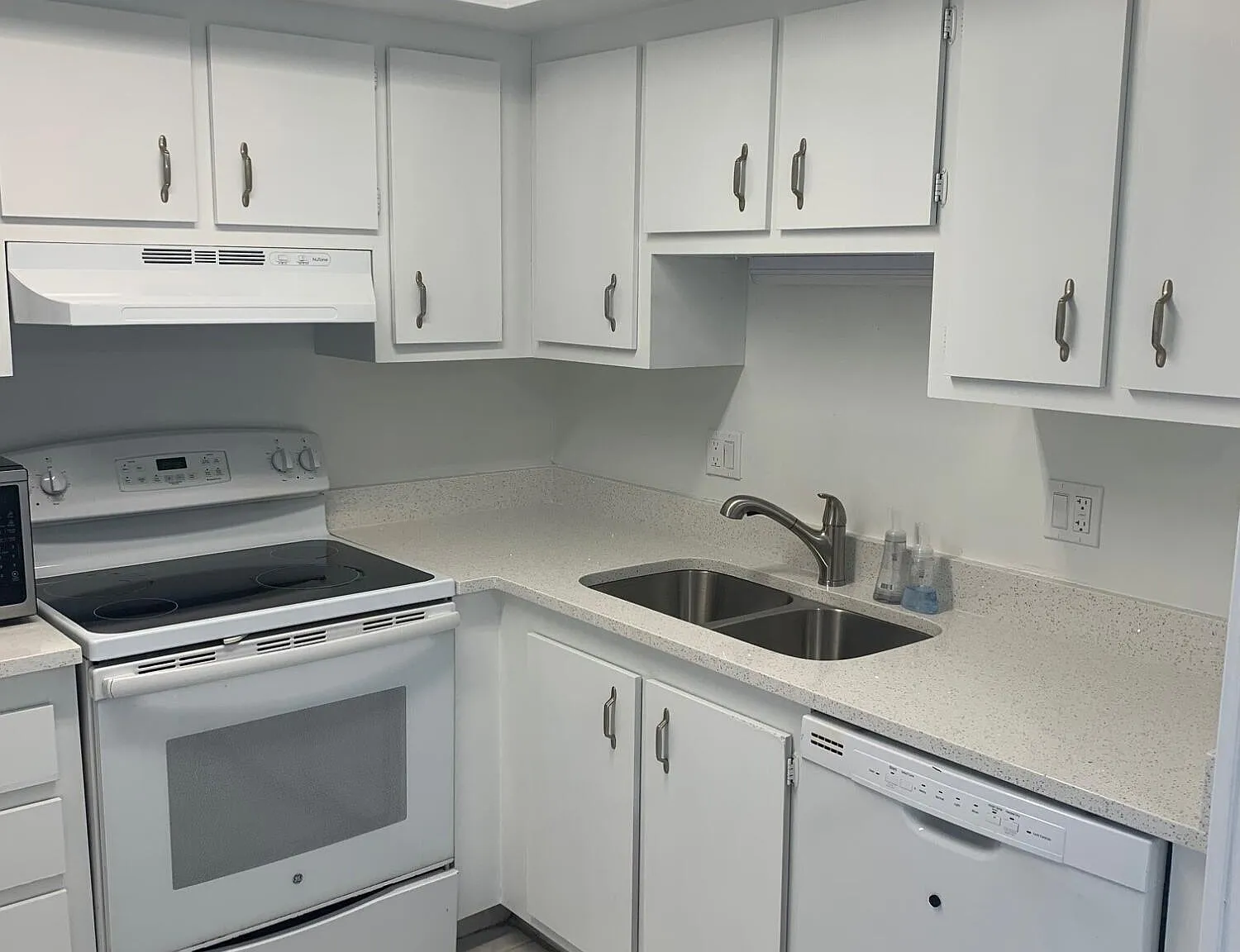 2 bed, 2.0 bath, 883 sqft, $1,900 — Photo 4